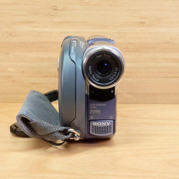 Sony DCR-DVD101 DVD Handycam Camcorder, Carl Zeiss Vario Tessar Lens, Made in Ja - Picture 3 of 8